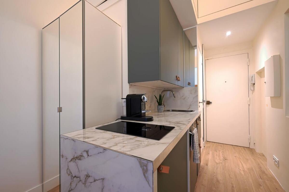 Appartamento Elegant Studio Avenue Montaigne