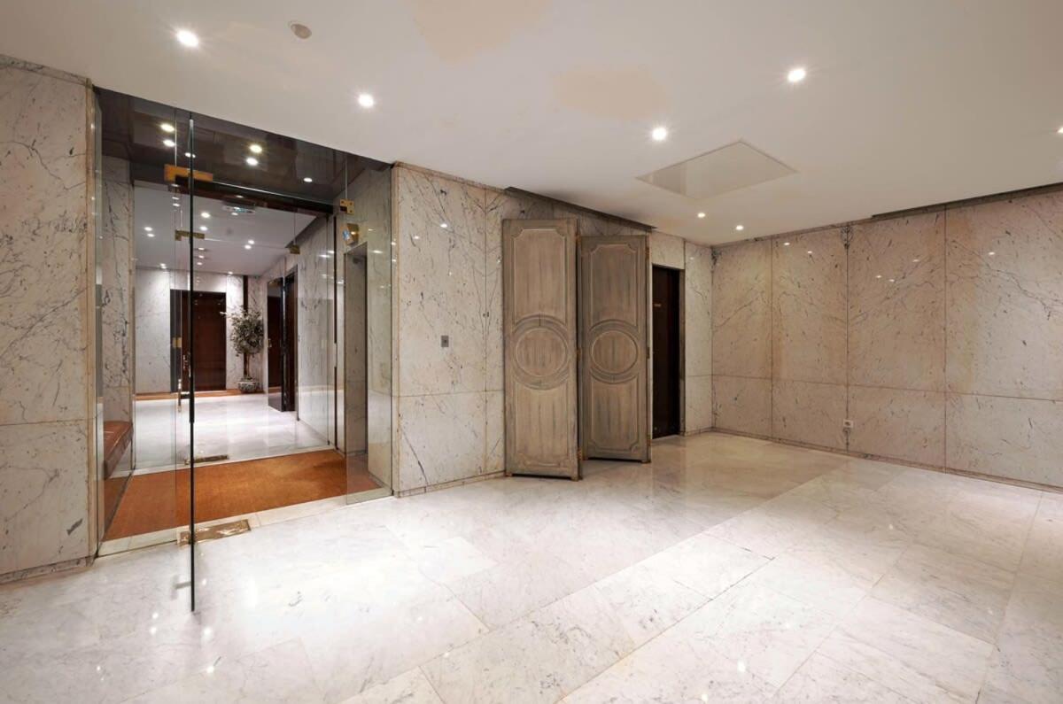 Elegant Studio Avenue Montaigne * Parigi